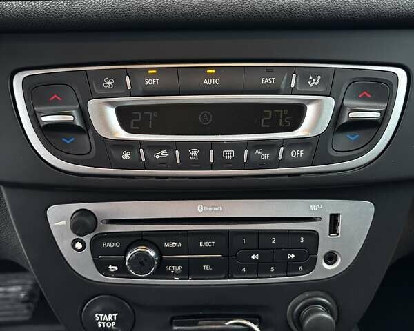 Білий Рено Меган, об'ємом двигуна 1.46 л та пробігом 233 тис. км за 7999 $, фото 29 на Automoto.ua