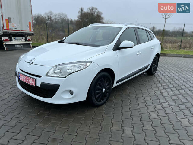 Білий Рено Меган, об'ємом двигуна 1.5 л та пробігом 250 тис. км за 7900 $, фото 1 на Automoto.ua