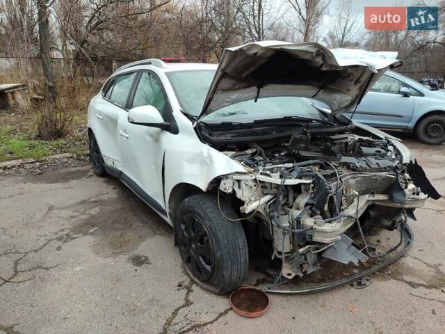 Белый Рено Меган, объемом двигателя 1.46 л и пробегом 250 тыс. км за 3500 $, фото 6 на Automoto.ua