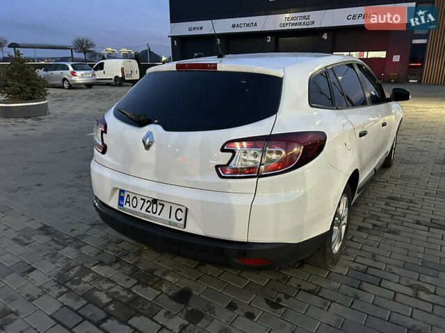Білий Рено Меган, об'ємом двигуна 1.46 л та пробігом 304 тис. км за 6499 $, фото 7 на Automoto.ua