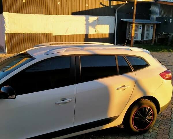 Білий Рено Меган, об'ємом двигуна 1.46 л та пробігом 257 тис. км за 6100 $, фото 4 на Automoto.ua