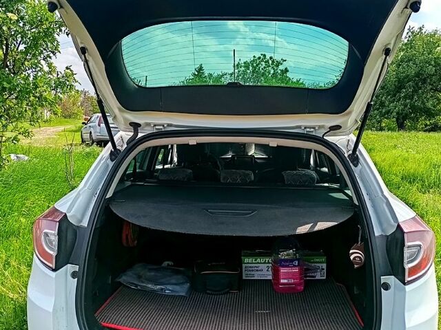 Белый Рено Меган, объемом двигателя 1.5 л и пробегом 236 тыс. км за 7700 $, фото 4 на Automoto.ua