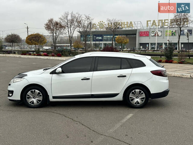 Белый Рено Меган, объемом двигателя 1.5 л и пробегом 231 тыс. км за 6800 $, фото 2 на Automoto.ua