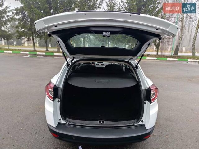 Белый Рено Меган, объемом двигателя 1.6 л и пробегом 57 тыс. км за 7750 $, фото 25 на Automoto.ua