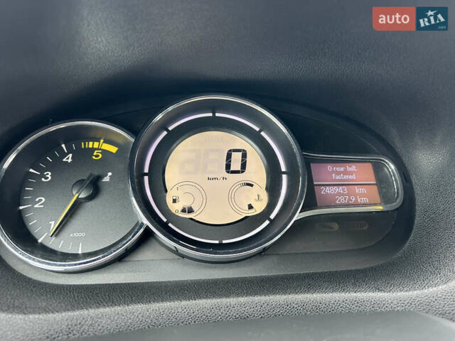 Білий Рено Меган, об'ємом двигуна 1.5 л та пробігом 248 тис. км за 7600 $, фото 20 на Automoto.ua