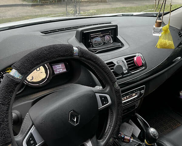 Белый Рено Меган, объемом двигателя 1.6 л и пробегом 237 тыс. км за 7800 $, фото 4 на Automoto.ua