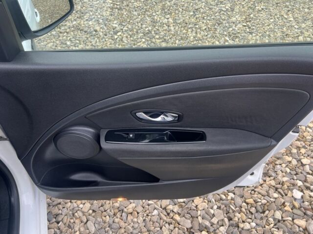 Белый Рено Меган, объемом двигателя 1.5 л и пробегом 255 тыс. км за 6599 $, фото 8 на Automoto.ua