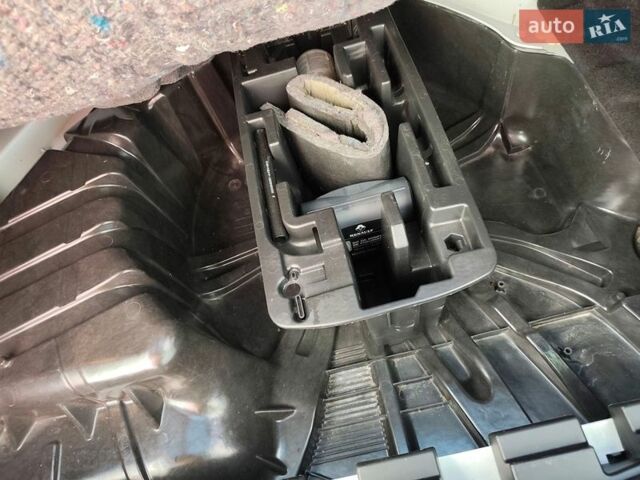 Белый Рено Меган, объемом двигателя 1.5 л и пробегом 250 тыс. км за 6999 $, фото 61 на Automoto.ua