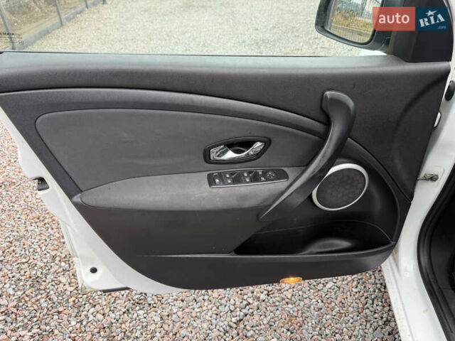 Белый Рено Меган, объемом двигателя 1.46 л и пробегом 271 тыс. км за 6500 $, фото 28 на Automoto.ua