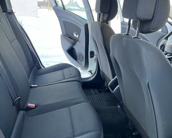 Белый Рено Меган, объемом двигателя 1.5 л и пробегом 254 тыс. км за 7300 $, фото 15 на Automoto.ua