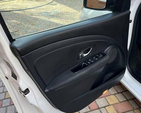 Белый Рено Меган, объемом двигателя 1.46 л и пробегом 245 тыс. км за 7900 $, фото 11 на Automoto.ua