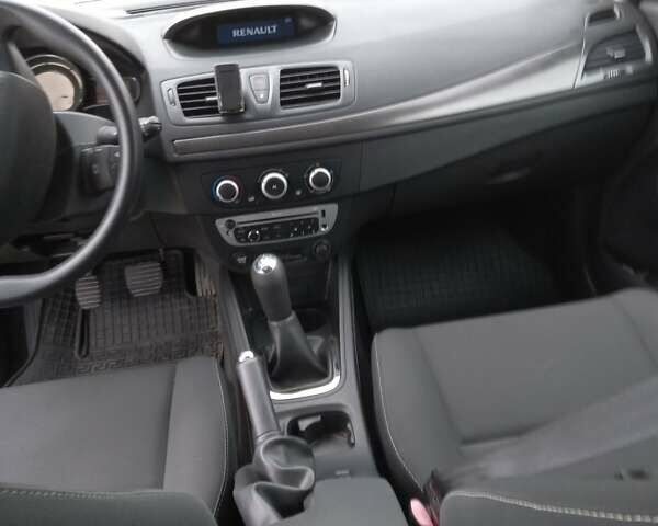 Белый Рено Меган, объемом двигателя 1.5 л и пробегом 200 тыс. км за 7600 $, фото 1 на Automoto.ua