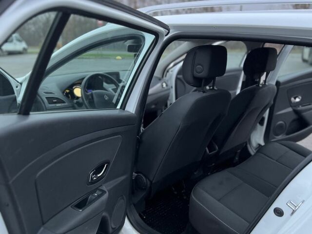 Белый Рено Меган, объемом двигателя 1.5 л и пробегом 250 тыс. км за 7700 $, фото 6 на Automoto.ua