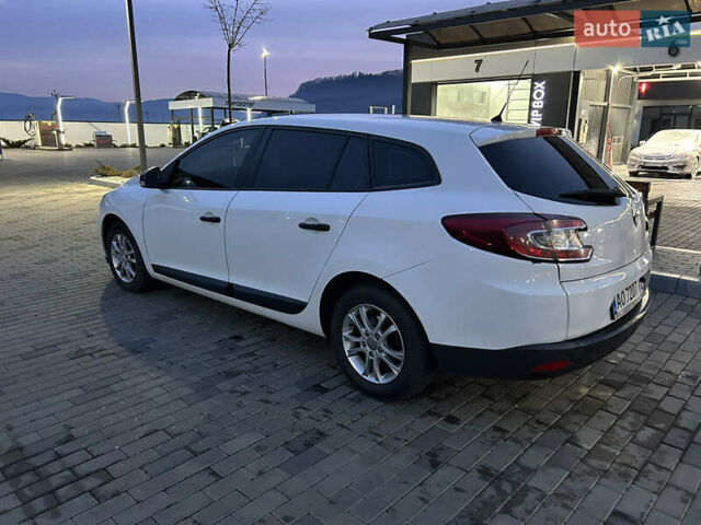 Білий Рено Меган, об'ємом двигуна 1.46 л та пробігом 304 тис. км за 6499 $, фото 5 на Automoto.ua