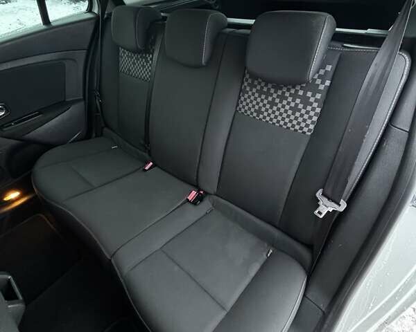 Білий Рено Меган, об'ємом двигуна 1.46 л та пробігом 233 тис. км за 7999 $, фото 16 на Automoto.ua