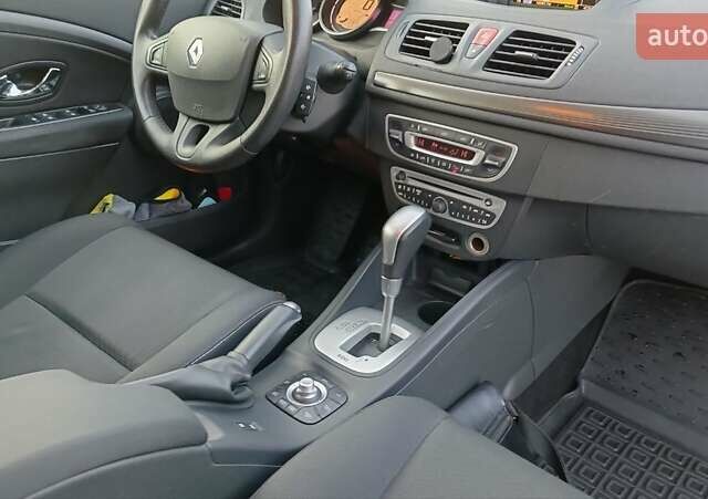 Белый Рено Меган, объемом двигателя 1.5 л и пробегом 216 тыс. км за 7800 $, фото 1 на Automoto.ua