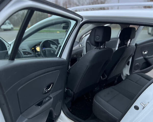 Білий Рено Меган, об'ємом двигуна 1.5 л та пробігом 250 тис. км за 7900 $, фото 13 на Automoto.ua