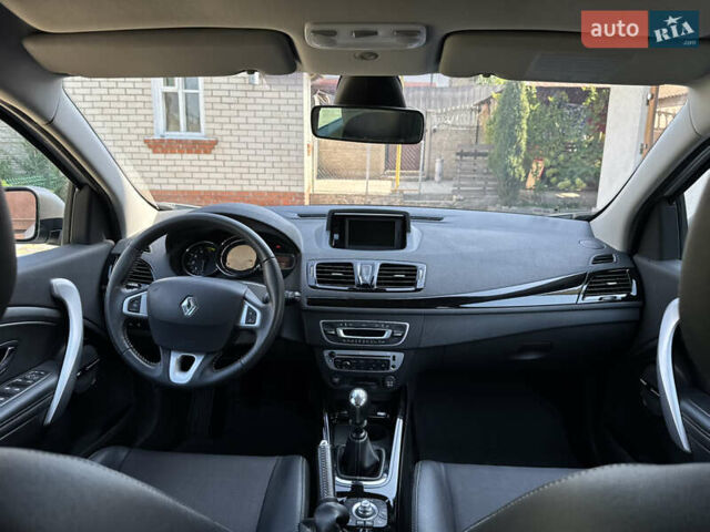 Білий Рено Меган, об'ємом двигуна 1.6 л та пробігом 208 тис. км за 8700 $, фото 21 на Automoto.ua