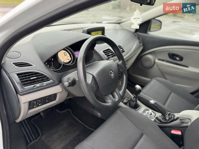 Білий Рено Меган, об'ємом двигуна 1.6 л та пробігом 235 тис. км за 7500 $, фото 19 на Automoto.ua