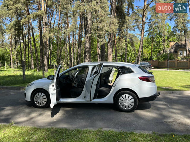 Білий Рено Меган, об'ємом двигуна 1.5 л та пробігом 210 тис. км за 6200 $, фото 15 на Automoto.ua