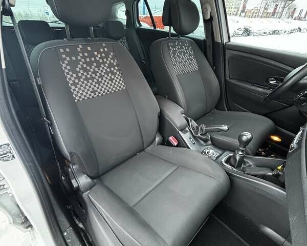 Білий Рено Меган, об'ємом двигуна 1.46 л та пробігом 233 тис. км за 7999 $, фото 17 на Automoto.ua