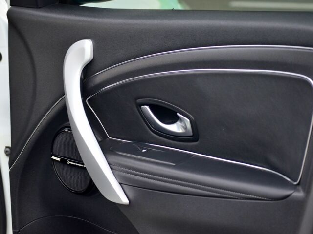 Белый Рено Меган, объемом двигателя 1.5 л и пробегом 162 тыс. км за 8555 $, фото 17 на Automoto.ua