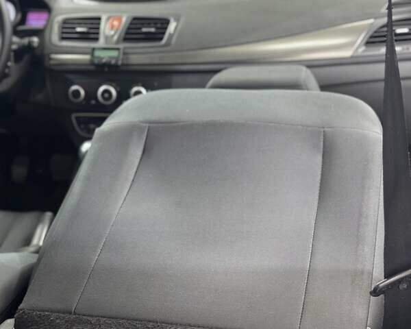 Білий Рено Меган, об'ємом двигуна 1.5 л та пробігом 270 тис. км за 6699 $, фото 111 на Automoto.ua