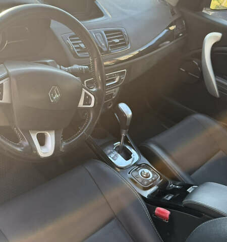 Белый Рено Меган, объемом двигателя 1.46 л и пробегом 320 тыс. км за 9300 $, фото 5 на Automoto.ua