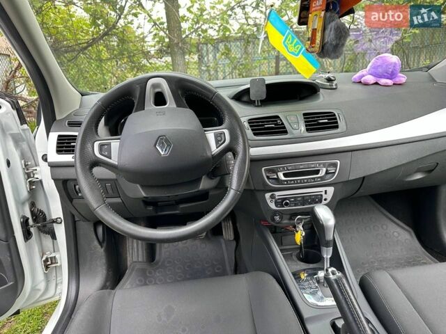 Білий Рено Меган, об'ємом двигуна 1.5 л та пробігом 180 тис. км за 8500 $, фото 2 на Automoto.ua