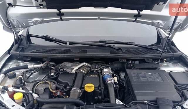 Белый Рено Меган, объемом двигателя 0 л и пробегом 224 тыс. км за 8100 $, фото 5 на Automoto.ua