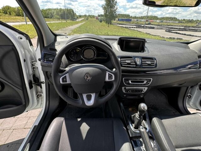 Белый Рено Меган, объемом двигателя 1.6 л и пробегом 228 тыс. км за 8100 $, фото 16 на Automoto.ua
