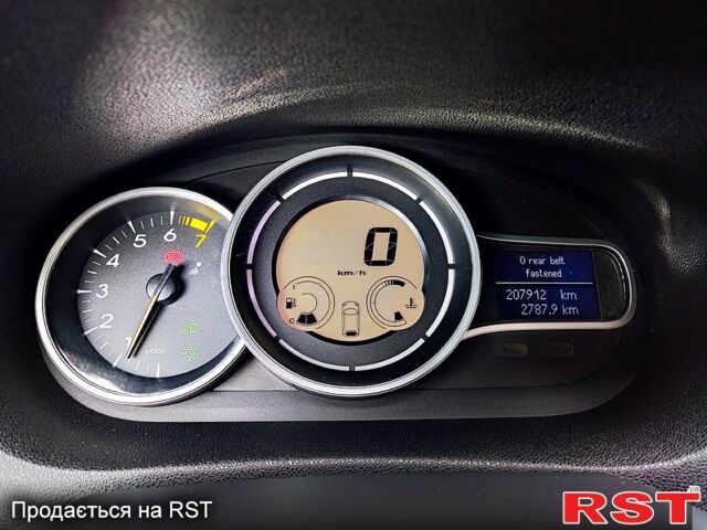 Білий Рено Меган, об'ємом двигуна 1.6 л та пробігом 212 тис. км за 8500 $, фото 6 на Automoto.ua