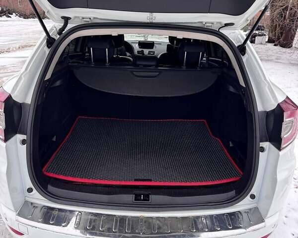 Белый Рено Меган, объемом двигателя 1.6 л и пробегом 297 тыс. км за 8500 $, фото 23 на Automoto.ua