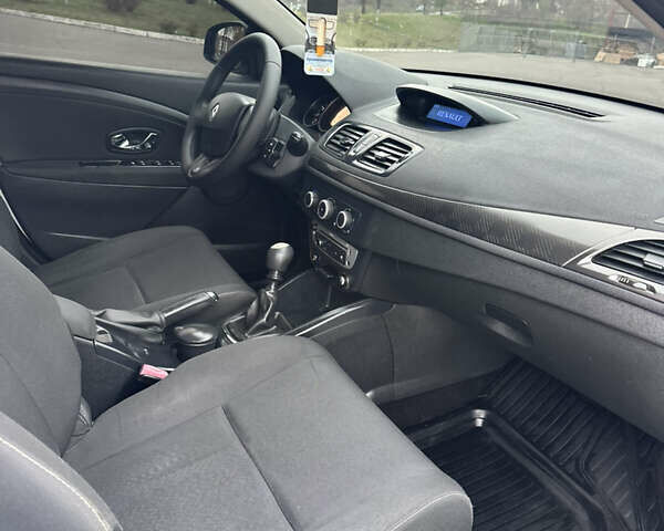 Белый Рено Меган, объемом двигателя 1.5 л и пробегом 231 тыс. км за 6800 $, фото 17 на Automoto.ua