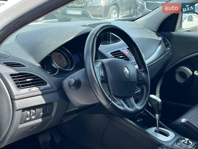 Белый Рено Меган, объемом двигателя 1.5 л и пробегом 195 тыс. км за 6490 $, фото 16 на Automoto.ua