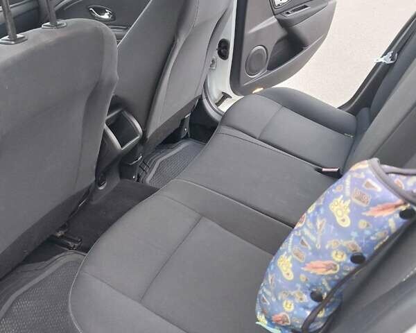 Белый Рено Меган, объемом двигателя 1.5 л и пробегом 292 тыс. км за 7800 $, фото 7 на Automoto.ua