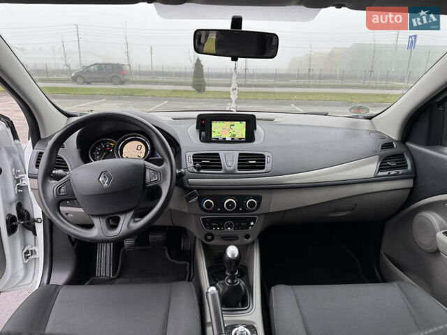 Білий Рено Меган, об'ємом двигуна 1.6 л та пробігом 235 тис. км за 7500 $, фото 23 на Automoto.ua