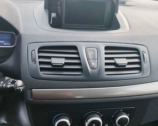 Білий Рено Меган, об'ємом двигуна 1.6 л та пробігом 194 тис. км за 7700 $, фото 29 на Automoto.ua