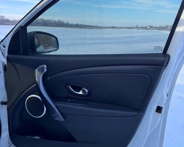 Білий Рено Меган, об'ємом двигуна 1.6 л та пробігом 297 тис. км за 8700 $, фото 16 на Automoto.ua