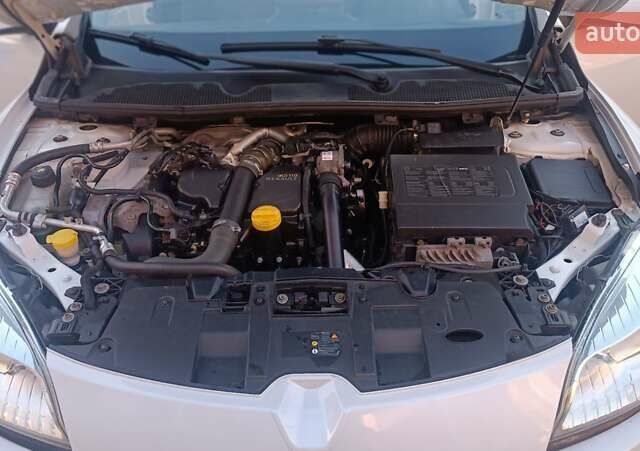 Белый Рено Меган, объемом двигателя 1.5 л и пробегом 265 тыс. км за 6900 $, фото 61 на Automoto.ua