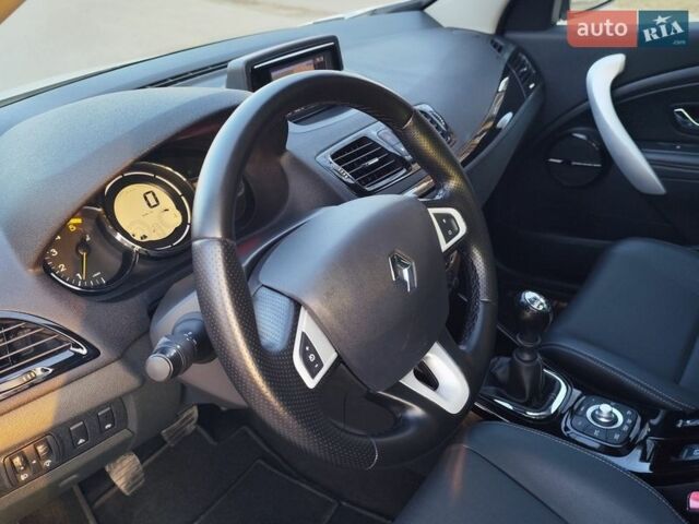 Білий Рено Меган, об'ємом двигуна 1.5 л та пробігом 238 тис. км за 9000 $, фото 26 на Automoto.ua