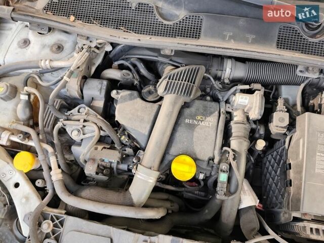 Білий Рено Меган, об'ємом двигуна 1.46 л та пробігом 250 тис. км за 6999 $, фото 93 на Automoto.ua