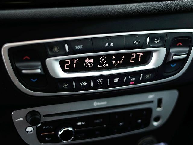 Белый Рено Меган, объемом двигателя 1.5 л и пробегом 31900 тыс. км за 7700 $, фото 10 на Automoto.ua