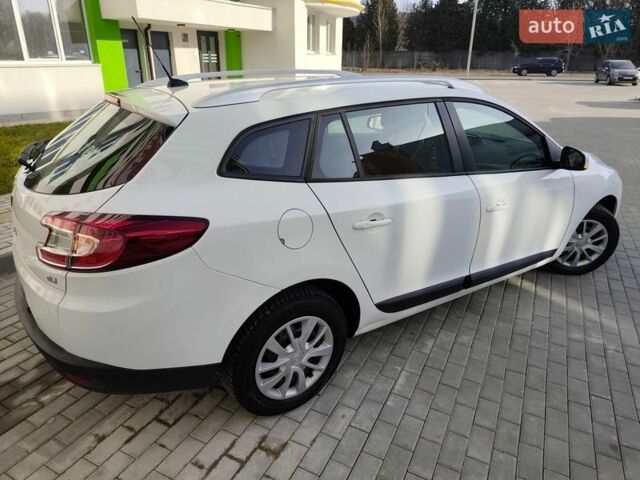 Білий Рено Меган, об'ємом двигуна 1.46 л та пробігом 250 тис. км за 6999 $, фото 4 на Automoto.ua