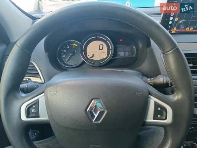 Белый Рено Меган, объемом двигателя 1.5 л и пробегом 248 тыс. км за 7200 $, фото 12 на Automoto.ua