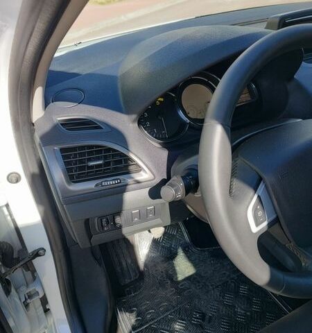 Белый Рено Меган, объемом двигателя 1.5 л и пробегом 247 тыс. км за 8150 $, фото 16 на Automoto.ua