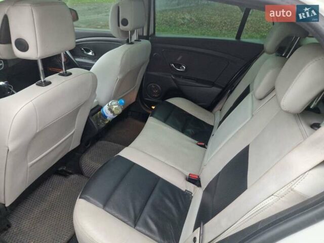 Білий Рено Меган, об'ємом двигуна 1.46 л та пробігом 327 тис. км за 6700 $, фото 10 на Automoto.ua