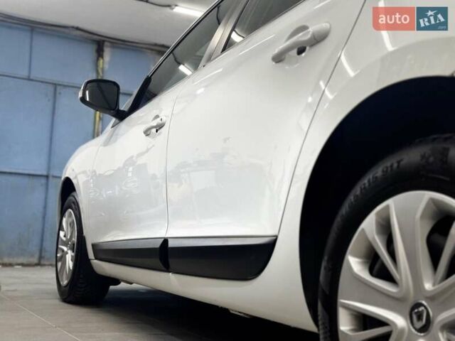 Білий Рено Меган, об'ємом двигуна 1.5 л та пробігом 270 тис. км за 6699 $, фото 15 на Automoto.ua