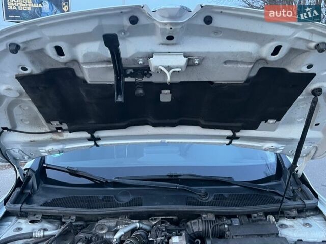 Белый Рено Меган, объемом двигателя 1.46 л и пробегом 266 тыс. км за 7800 $, фото 24 на Automoto.ua