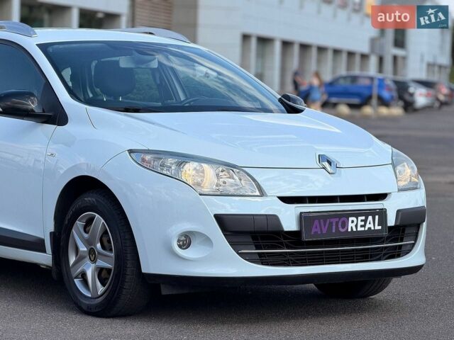 Білий Рено Меган, об'ємом двигуна 1.4 л та пробігом 250 тис. км за 6300 $, фото 11 на Automoto.ua